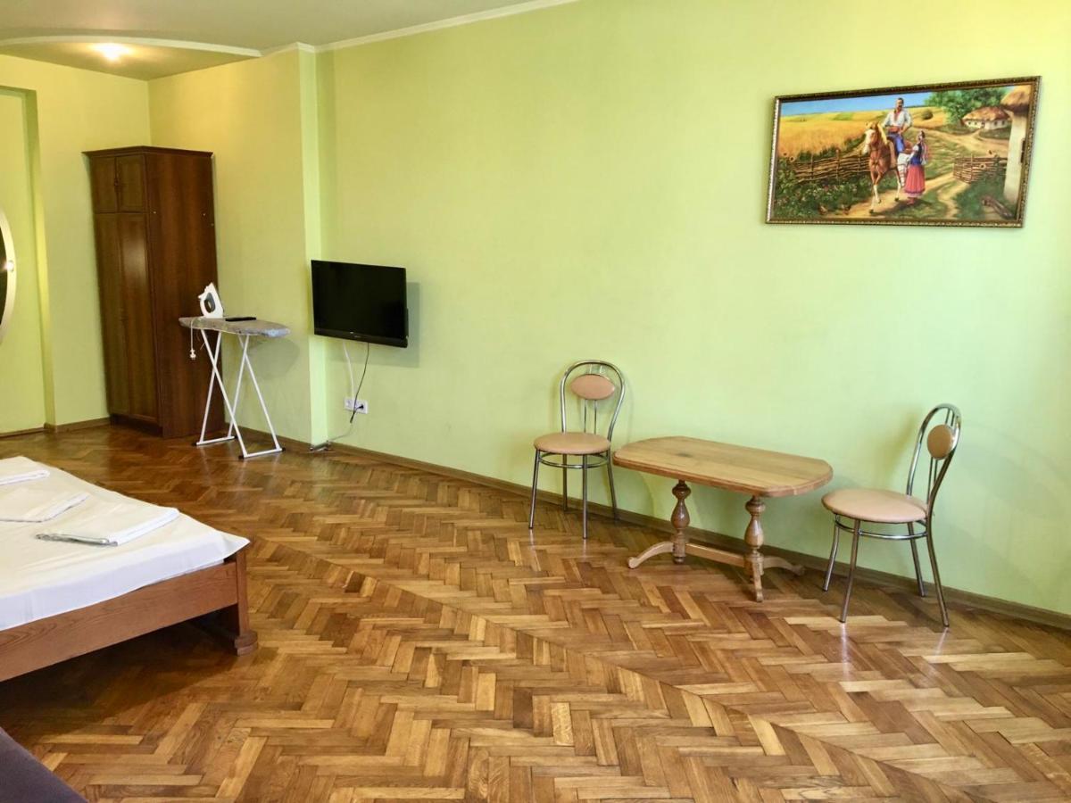 Svobody, Apartments Near The Opera Lviv Exterior photo